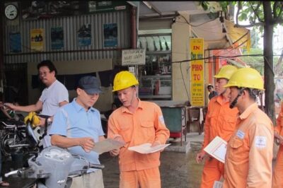 Loạt tin buồn đ::ổ d::ồn: C/ấ/m xe xăng, điện tăng giá, ví người dân có còn soong nổi không