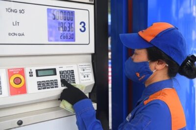 Giá xăng RON 95 v:;ọt lên gần 25.000 đồng/lít – cao nhất 6 tháng qua