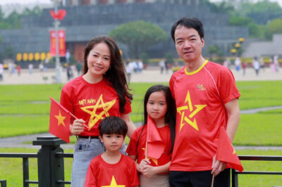 Hạnh phúc muộn màng của diễn viên, trung tá công an Trịnh Huyền “Có anh nơi ấy bình yên”: 37t lập gia đình, giờ 2 con nếp tẻ đủ đầy