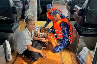 Kỳ tích: Bé g;á;i 6t cùng bố trôi dạt suốt 13 giờ trên biển vẫn làm điều không ngờ: Phải ăn món này để cầm cự, chống đói