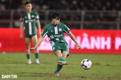 Vì sao đội bóng của Công Phượng từ chối lên V-League?