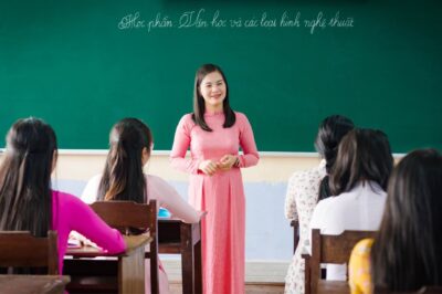 Không còn “g::ồng g::ánh” với đồng lương thấp – giáo viên phổ thông chính thức th:ở ph:ào!