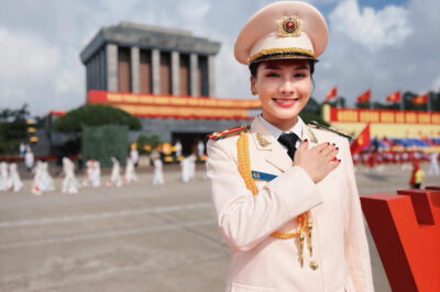 Nữ diễn viên VTV gây bất ngờ xuất hiện trong khối Công an, mấy năm không cần đóng phim vẫn là phú bà, có chồng làm hậu phương