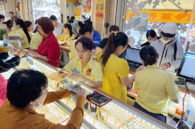 Vàng SJC quay đầu đi xuống, ai có tiền mua ngay còn kịp! Thanh tra hôm trước mà hôm nay người dân được nhờ rồi 