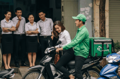 Bạn tr;a;i làm shipper nuôi ăn học 5 năm, khi ra trường tôi bỏ luôn anh để yêu đồng nghiệp giàu có bảnh bao nhưng 3 tháng sau cuốn gói đi vội